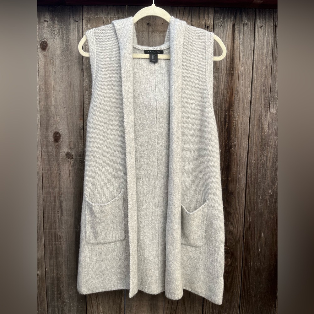 Tahari blend grey  with hood sleeveless Vest size s